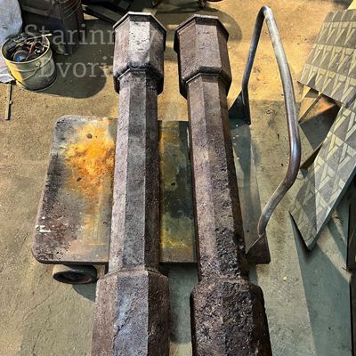 Старинные колонны из литого чугуна